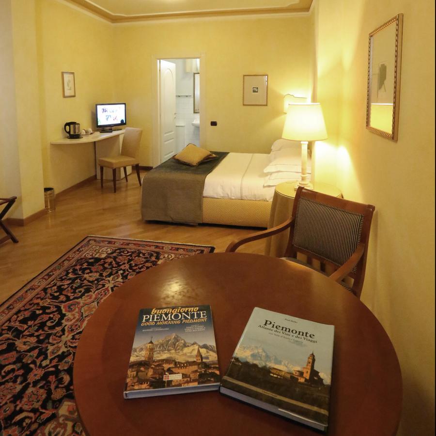 Albergo Castiglione Langhe 郎世宁蒂内拉 外观 照片