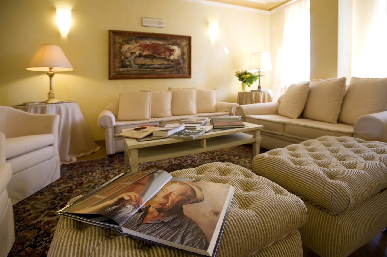 Albergo Castiglione Langhe 郎世宁蒂内拉 外观 照片